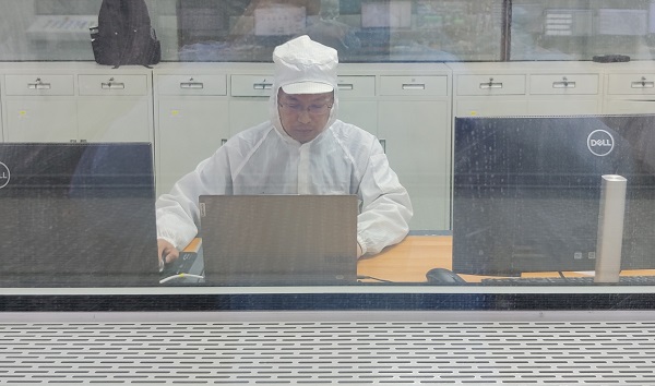 15點,自控事業部胡曉強在寧波對6.3米BOPET聚酯薄膜生產線做控制優化.jpg 15點,自控事業部胡曉強在寧波對6.3米BOPET聚酯薄膜生產線做控制優化.jpg